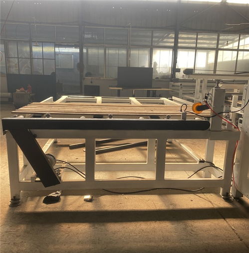 連意全自動拼板機 機械科技賦能，引領板材拼接新紀元